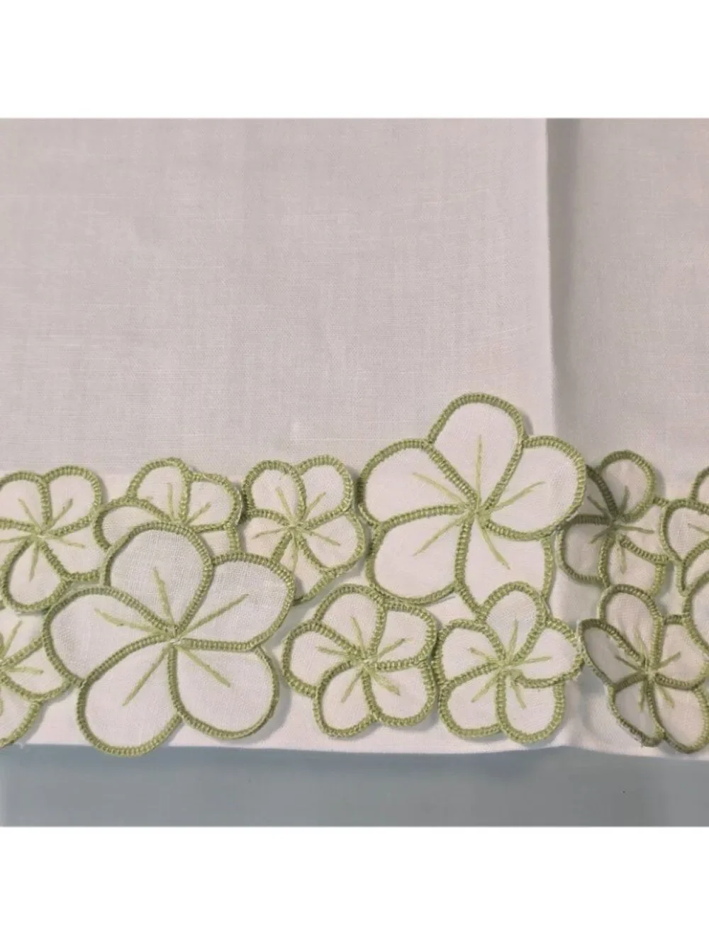 Haute Home Jane Leider Fingertip Guest Towel White Green Hand Embroidery NEW